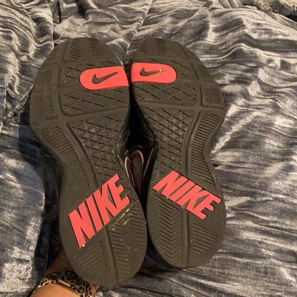 Pink and black Nikes Reax Rockstar2 - Picture 3 of 4